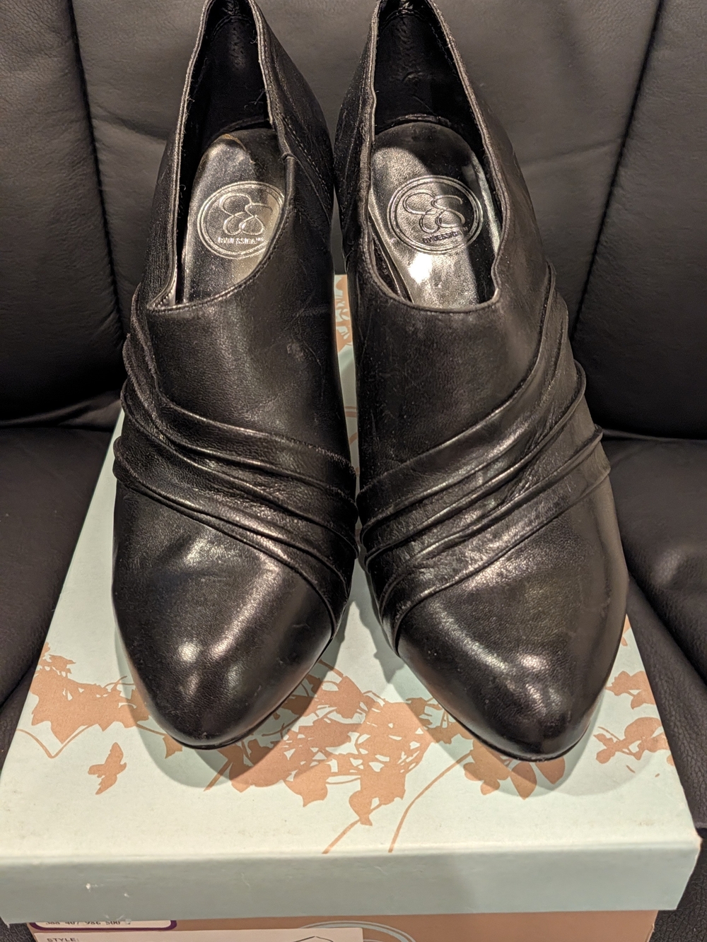 Jessica Simpson Black Leather Low V-Cut Heel Booties